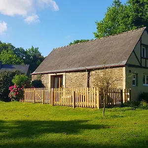  Hébergement de vacances Le Vieux Moulin - Detached With Garden Views And Pool